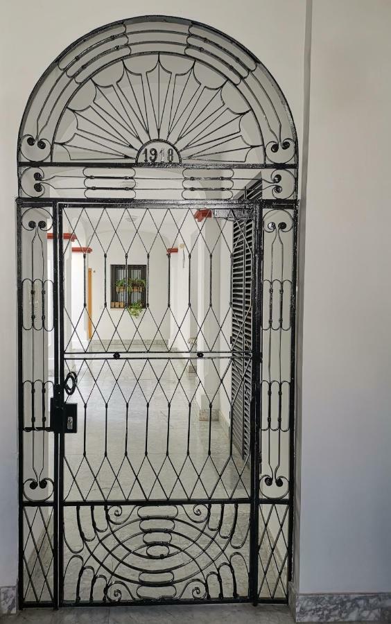 Teodosio Apartment Free Parking & Central Ac Sevilla Exterior foto